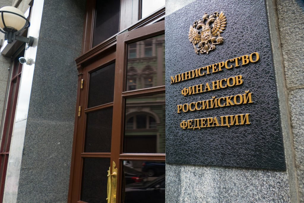 Минфин не смог разъяснить поправку об обязательной выплате выигрыша на карту после каждого пари